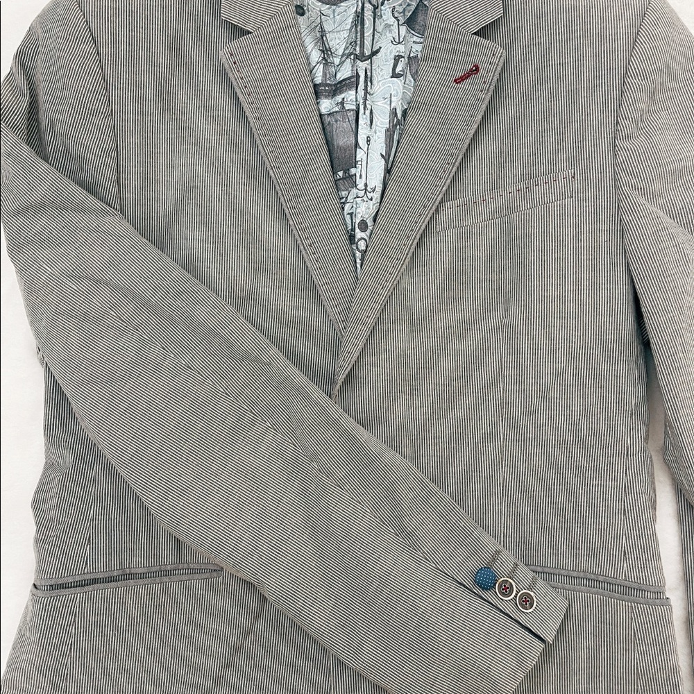 Blazer - Picture 2 of 5